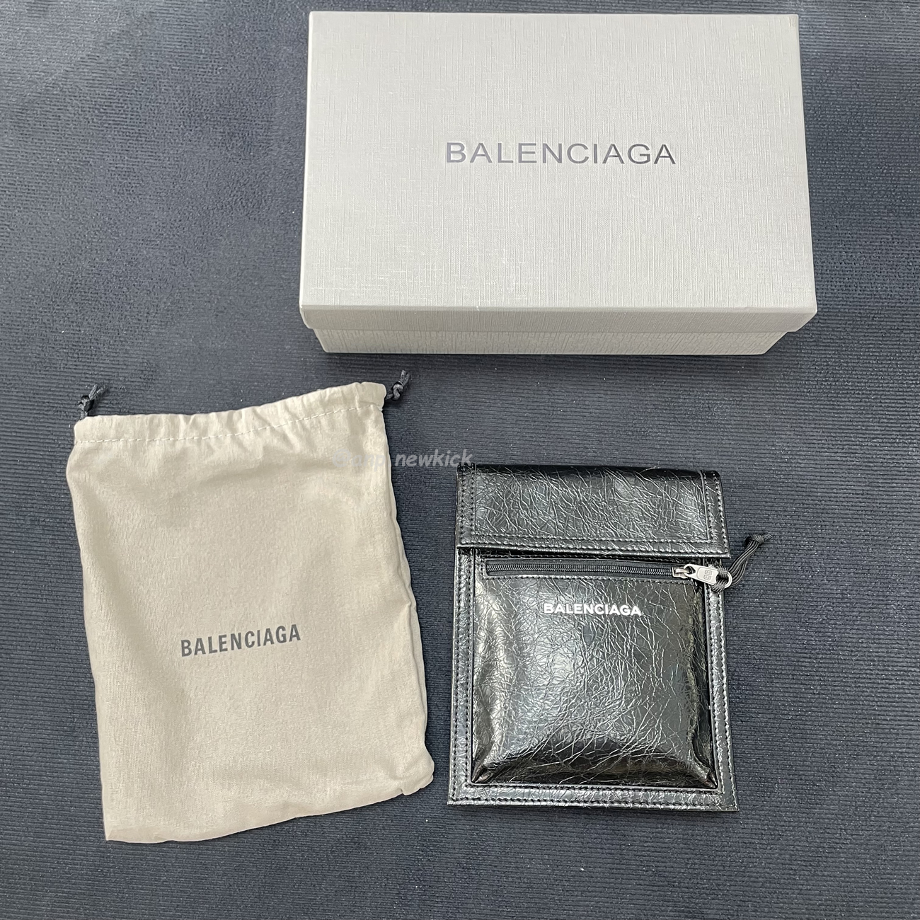 Balenciaga Explorer Arena Cracked Leather Messenger Bag Black (9) - www.newkick.vip
